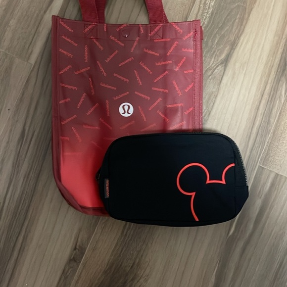NWT Lululemon Disney Mickey Outline Graphic Belt Bag SOLD OUT ONLINE🚨 - Picture 3 of 7